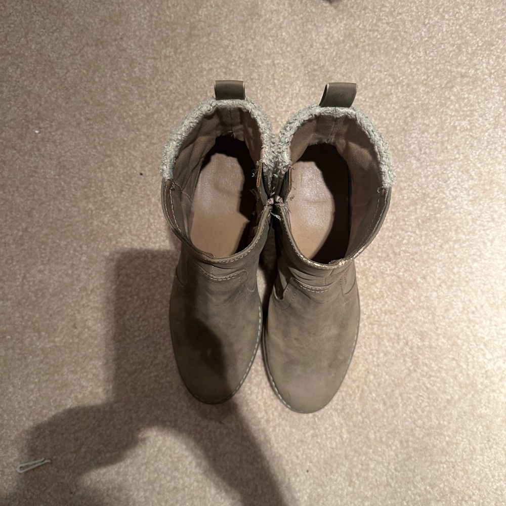 Stylish Tan Ankle Boots